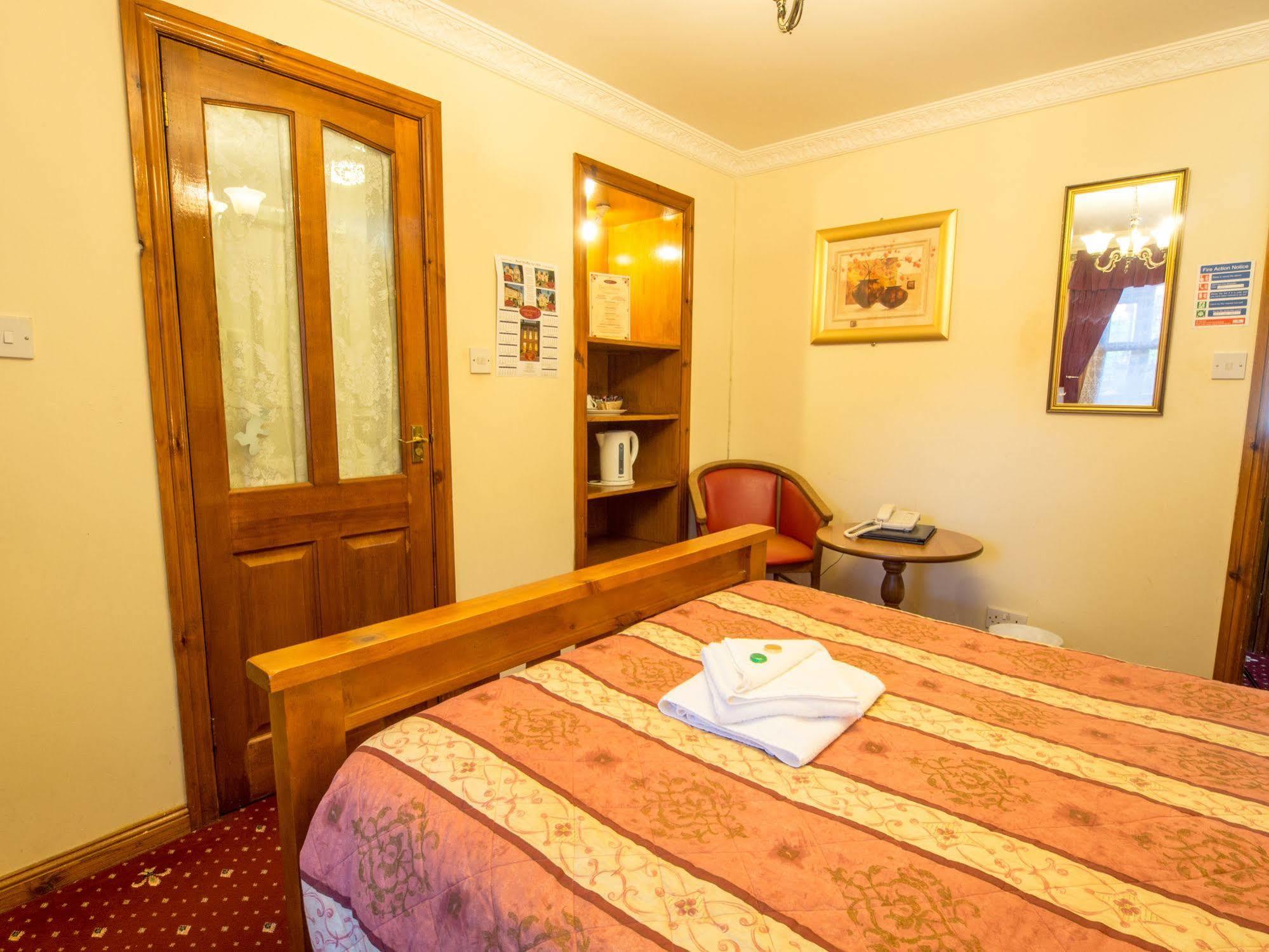 Corstorphine Lodge Hotel Edinburgh Bagian luar foto